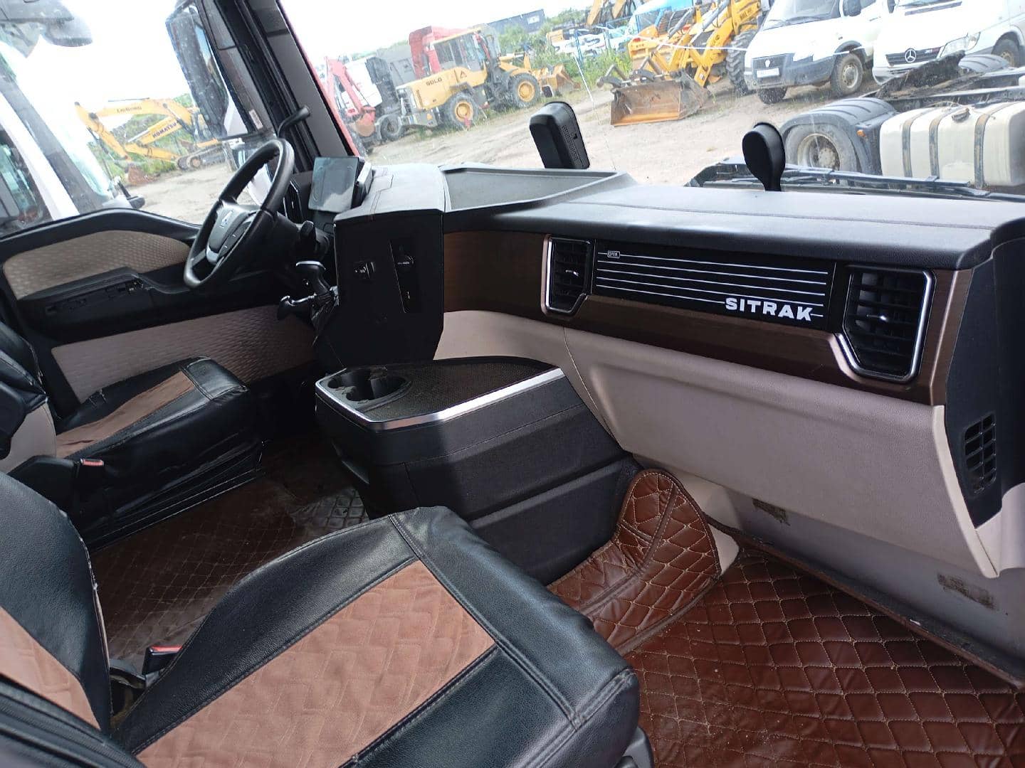 Sitrak C7H 4x2 ZZ4186V361HE,  348 905 км, 2023 года в лизинг