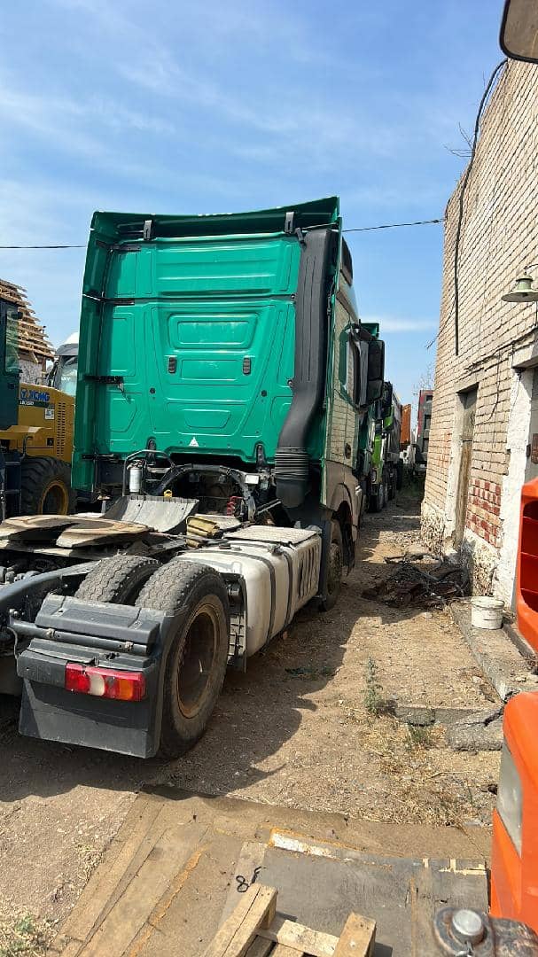 Mercedes-Benz Actros 5 1845 LS 4x2 (BigSpace),  999 999 км, 2015 года
