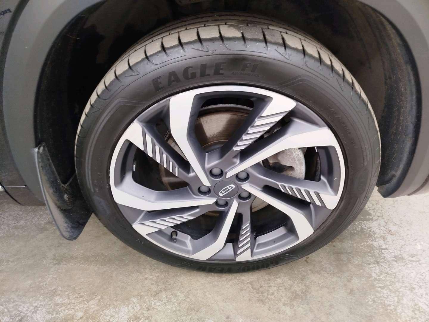 Geely Monjaro,  29 168 км, 2023 года в лизинг