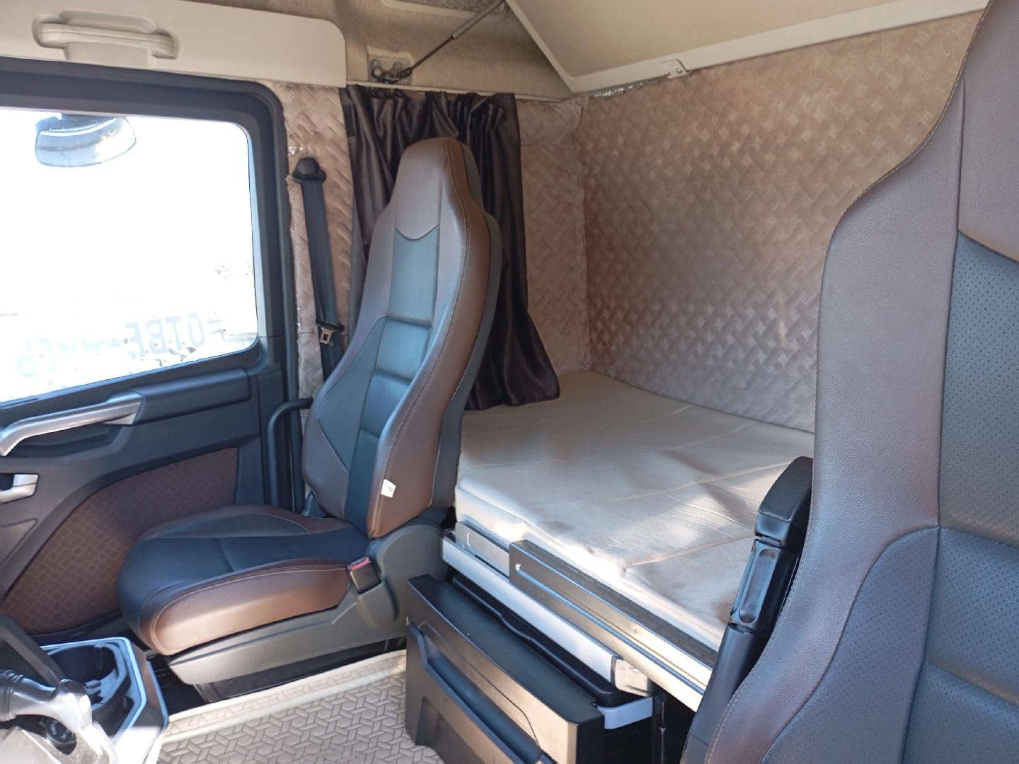 FAW CA4180P77K25E5 4x2,  540 284 км, 2023 года в лизинг