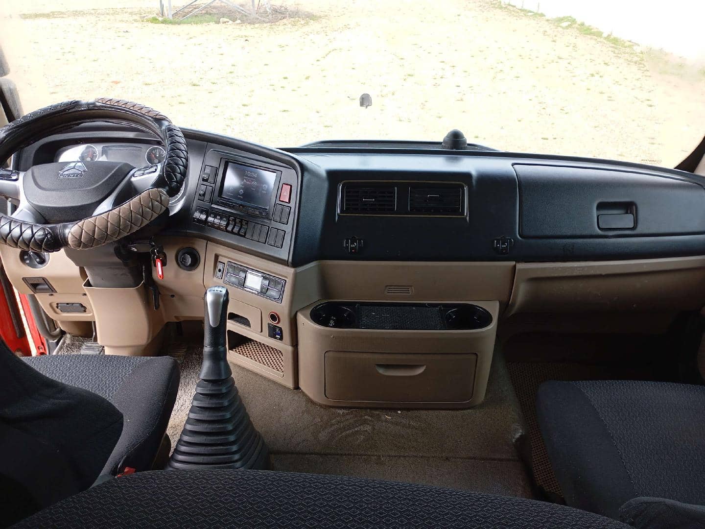 HOWO Sitrak C7H 8x4,  326 511 км, 2022 года в лизинг