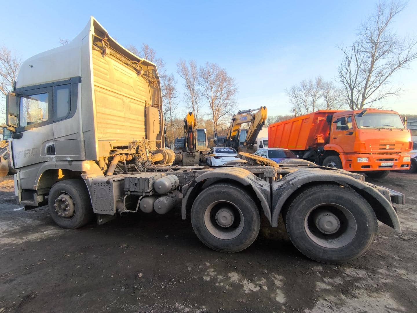 Shacman SX42584W324,  235 138 км, 2022 года в лизинг