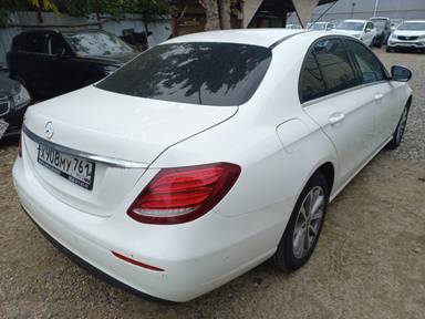 Mercedes-Benz E седан