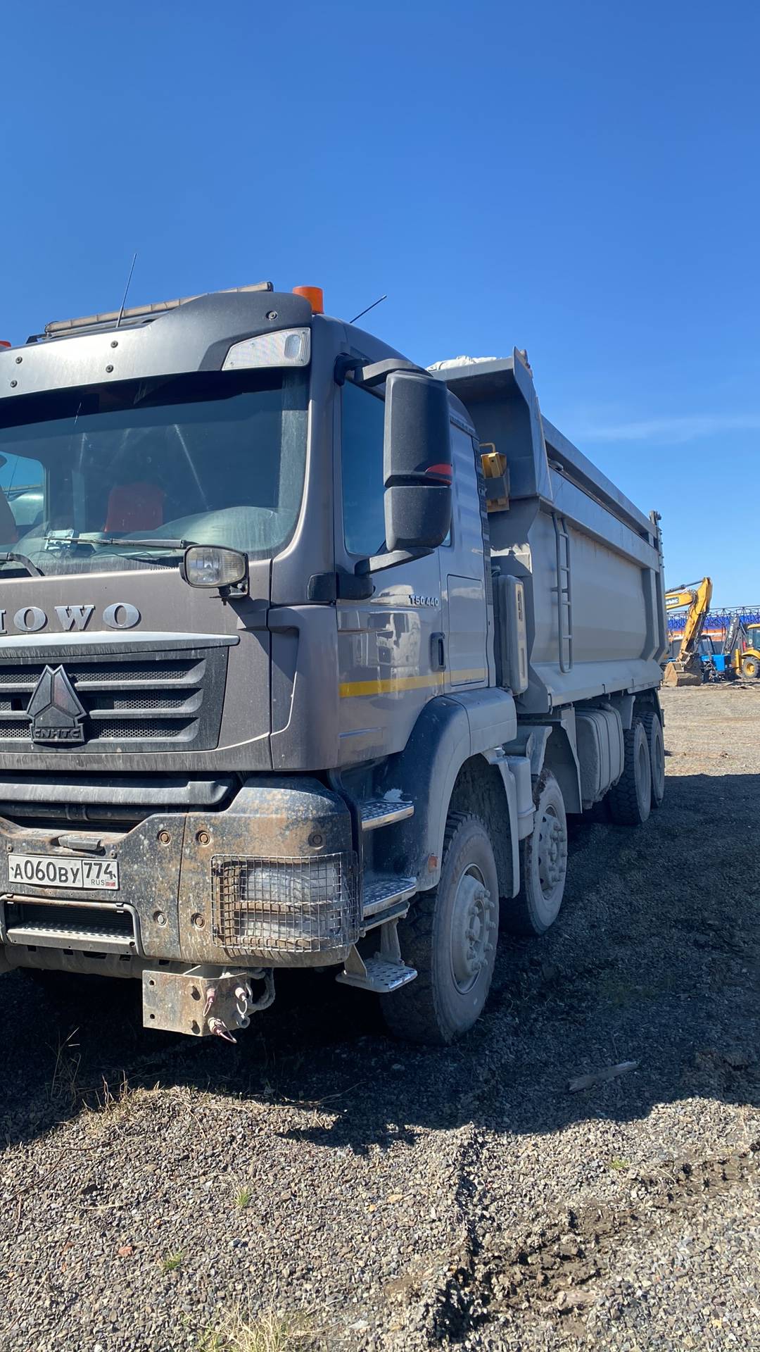 HOWO ZZ3317V386GE1 8х4,  147 140 км, 2023 года в лизинг