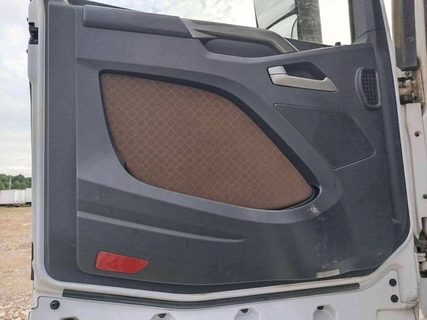 FAW CA4180P77K25E5 4x2,  399 560 км, 2023 года в лизинг