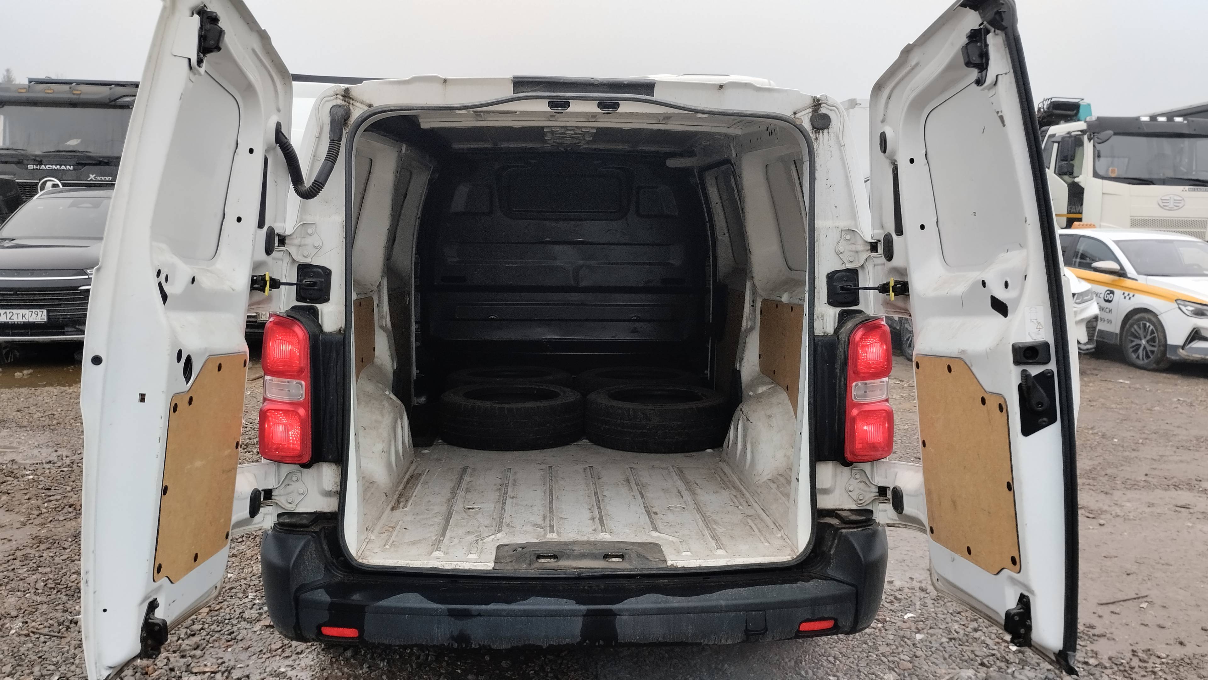Opel Vivaro,  293 176 км, 2021 года в лизинг