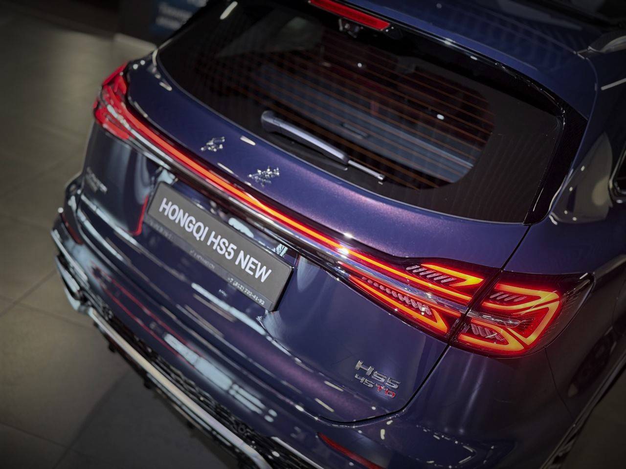 Hongqi HS5 Deluxe 2.0T AWD