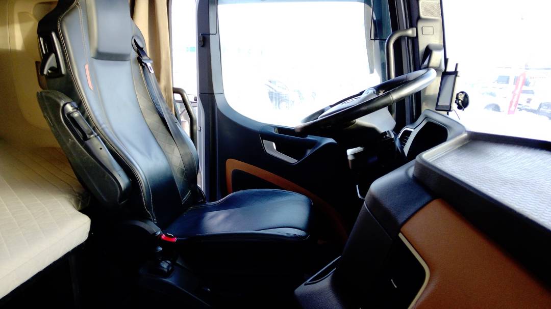 Shacman SX4188YY381,  398 279 км, 2024 года в лизинг