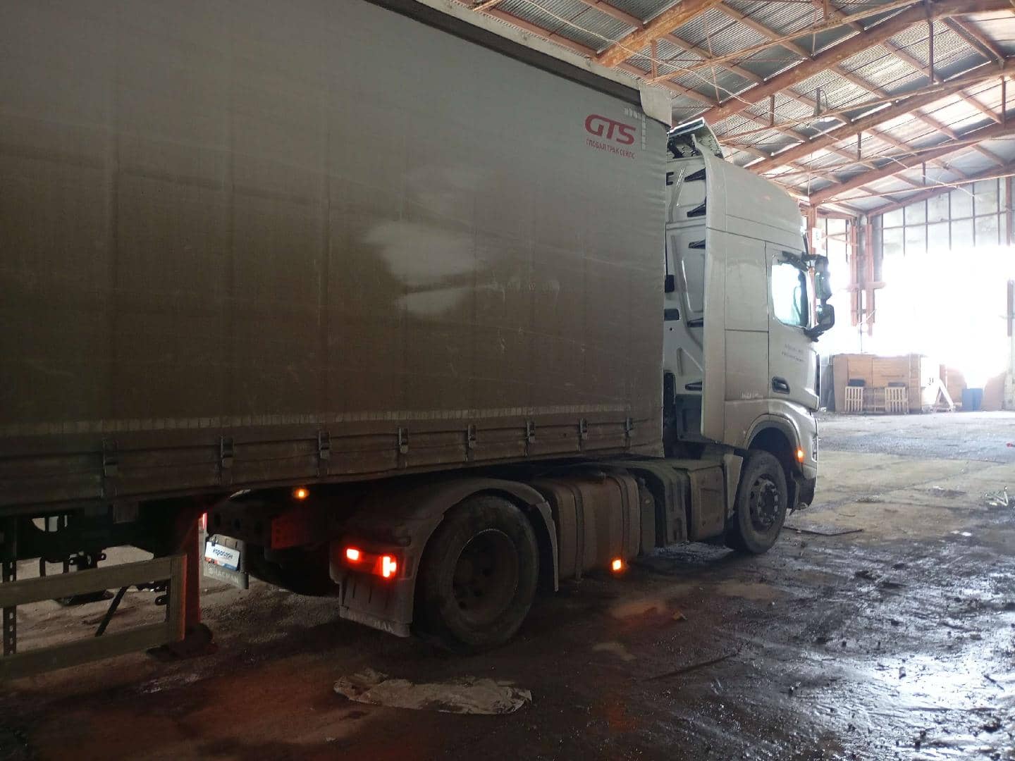 Shacman SX4188YY381,  337 458 км, 2023 года в лизинг