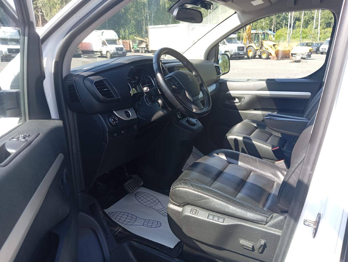 Peugeot Traveller,  159 379 км, 2022 года в лизинг