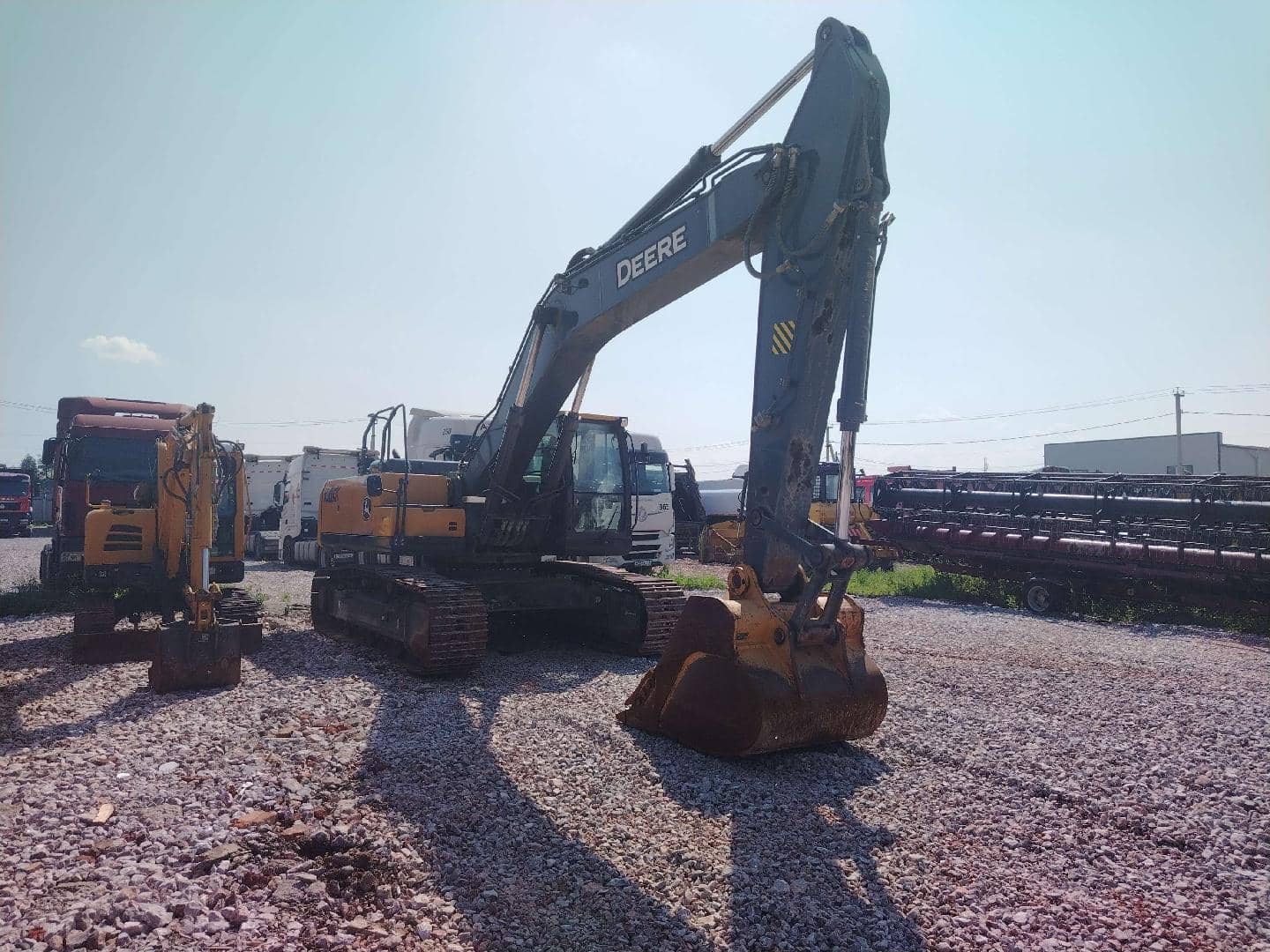 John Deere E330LC