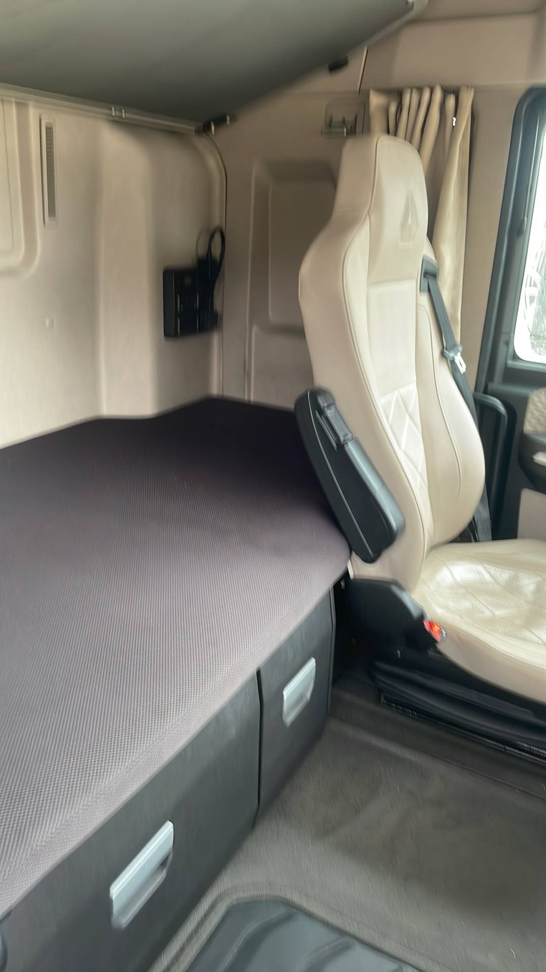 Sitrak С7Н MAX 6×4 ZZ4256V364HE,  236 768 км, 2023 года в лизинг