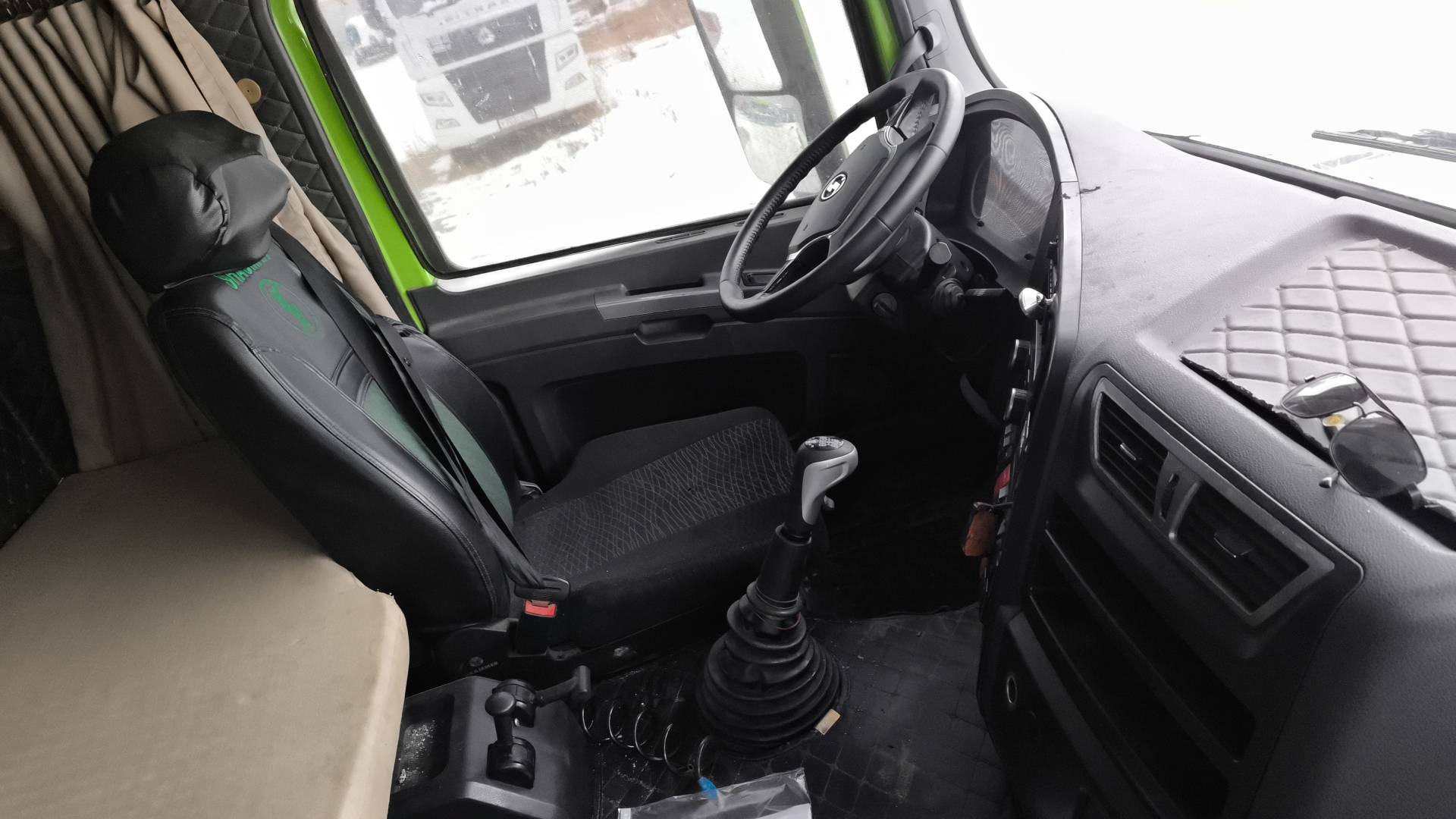 Shacman SX42586V385,  168 000 км, 2023 года в лизинг