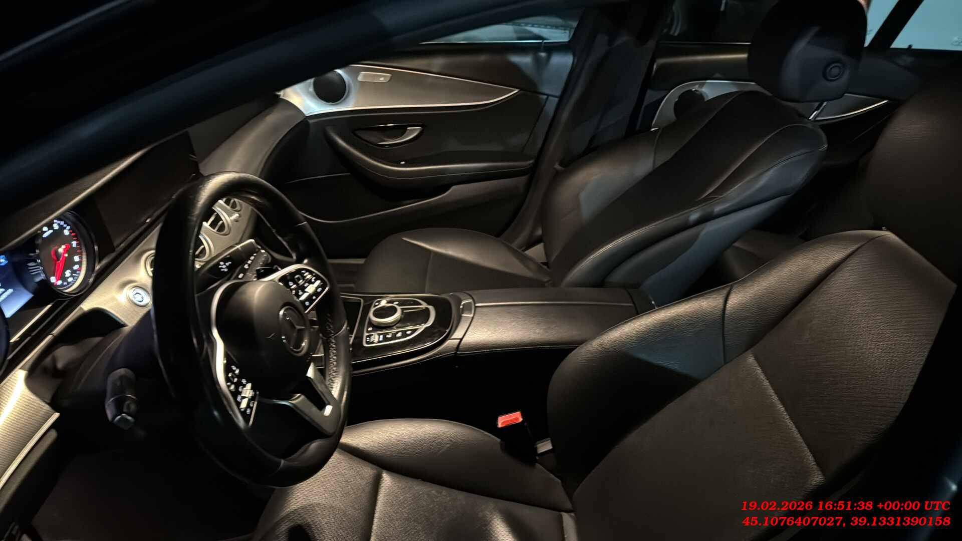 Mercedes-Benz E седан,  206 729 км, 2019 года