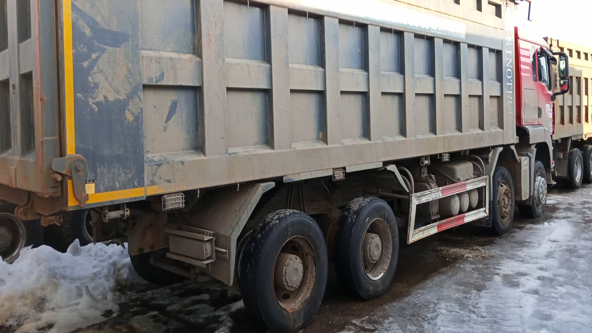 HOWO ZZ3317V386GE1 8х4,  153 813 км, 2022 года