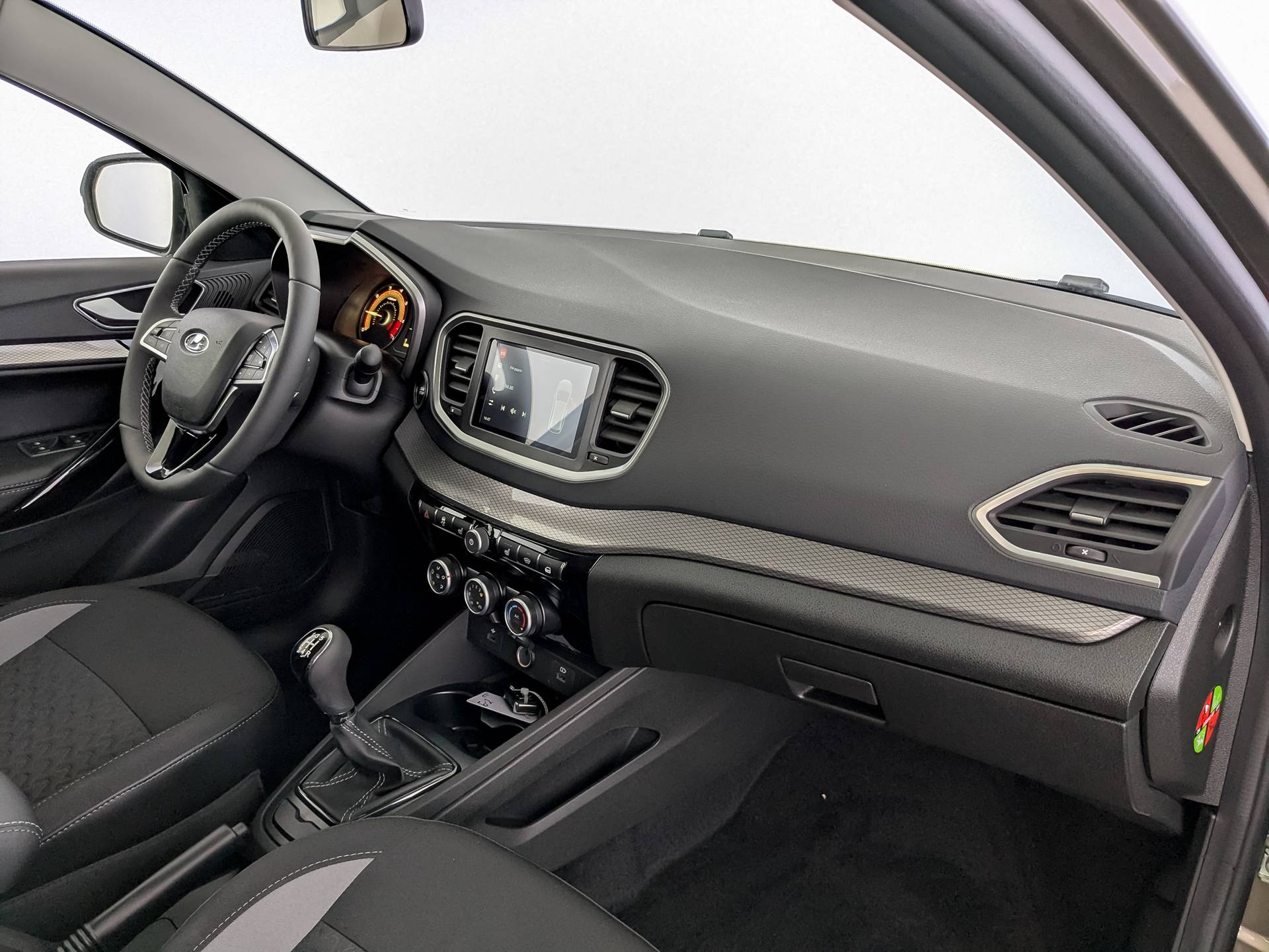 Lada Vesta седан Enjoy 24 1.6 106hp 5MT
