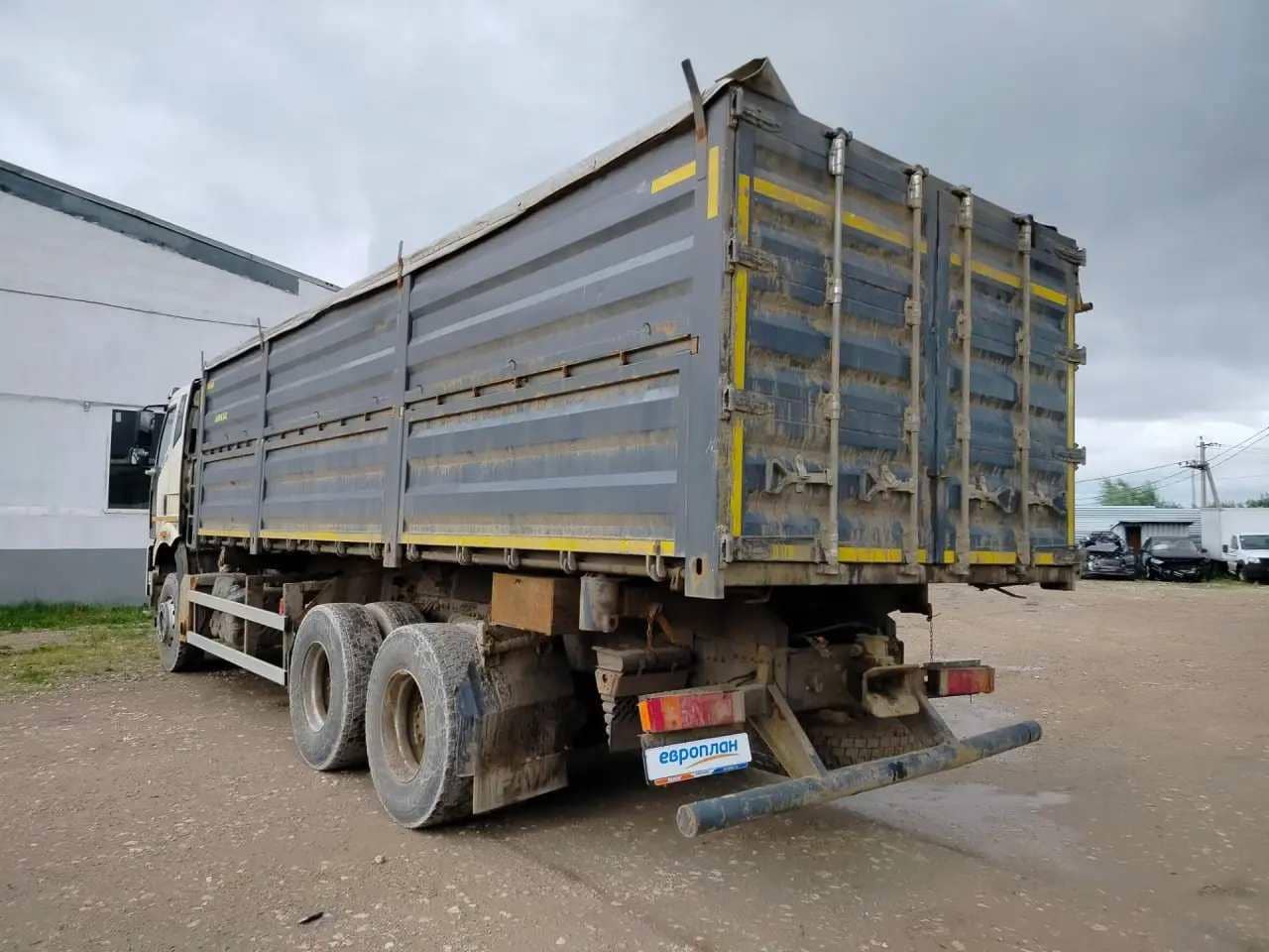 FAW CA3250P66K24T1E5 6х4,  130 404 км, 2022 года в лизинг