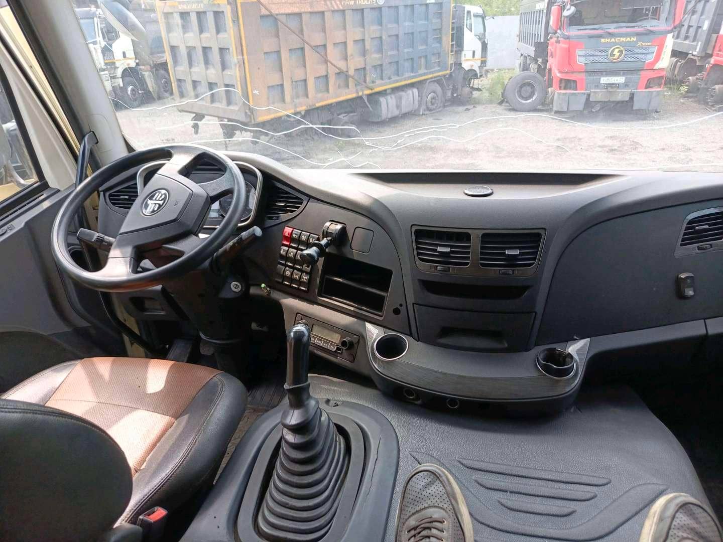 FAW CA3310P66K24T4E5 8х4,  232 285 км, 2023 года в лизинг