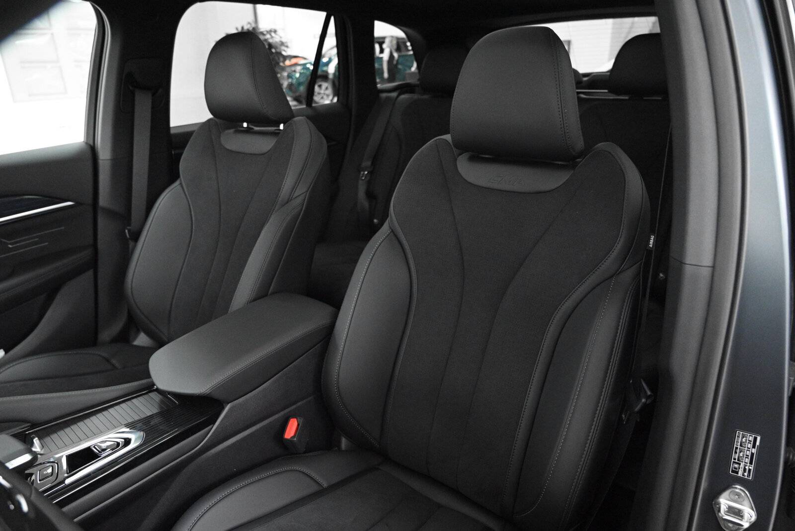 Geely Monjaro Exclusive 2.0T (238 hp) 8AT 4WD