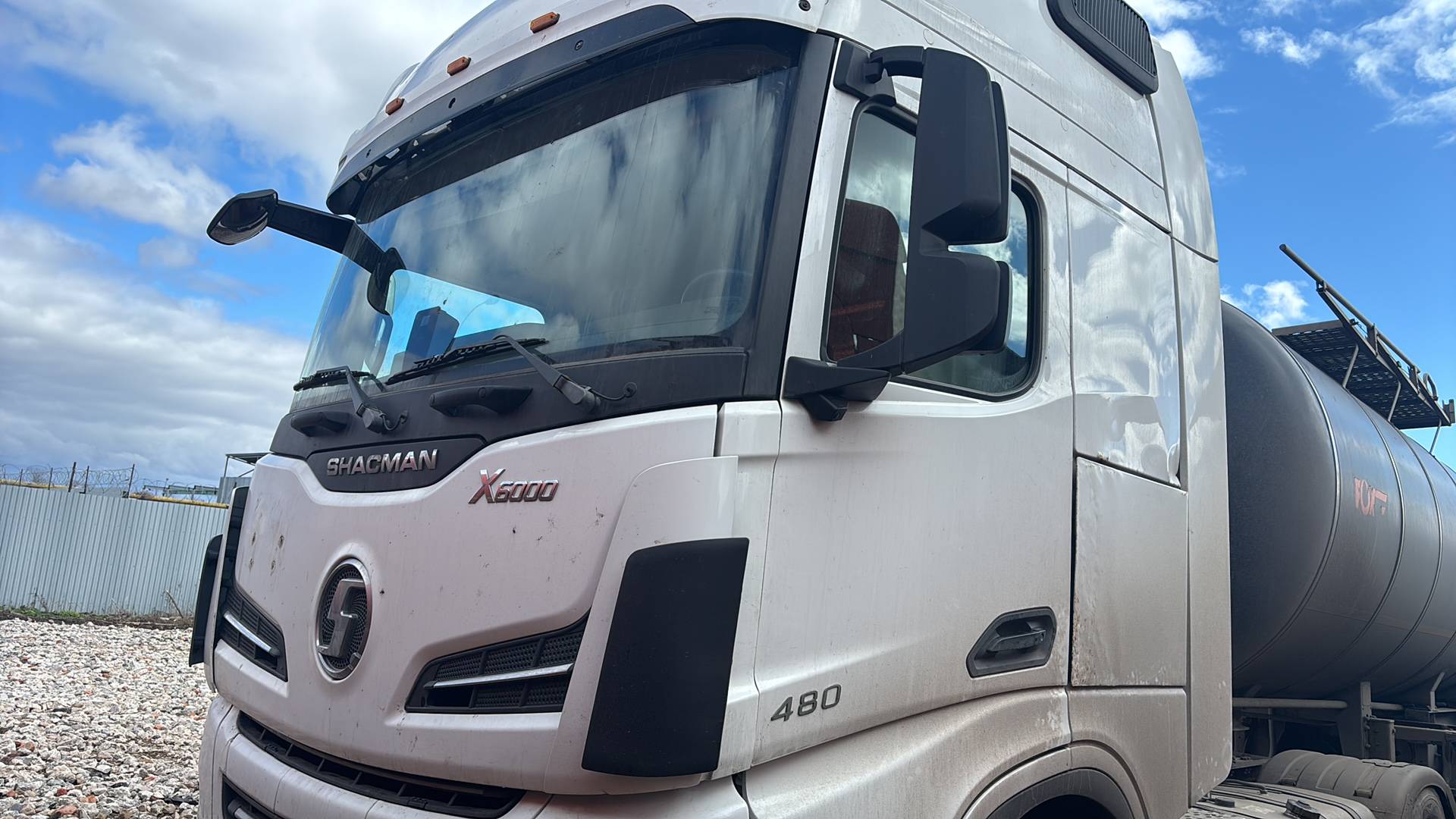 Shacman SX4188YY381,  250 861 км, 2024 года в лизинг