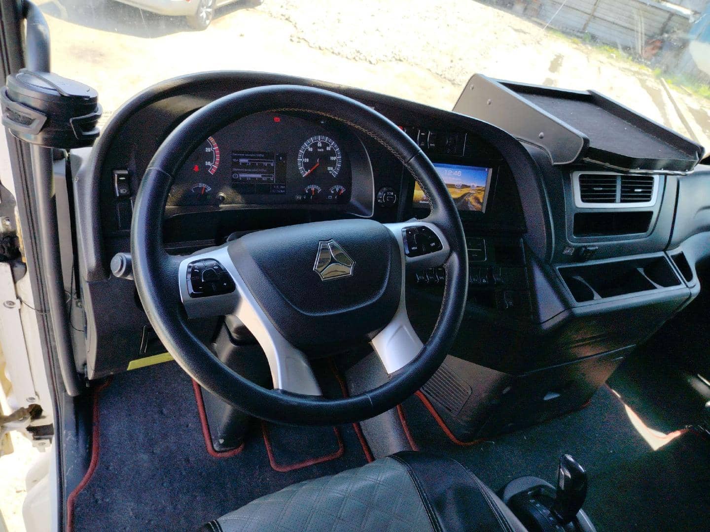 Sitrak C7H 4x2 ZZ4186V361HE,  521 782 км, 2023 года в лизинг