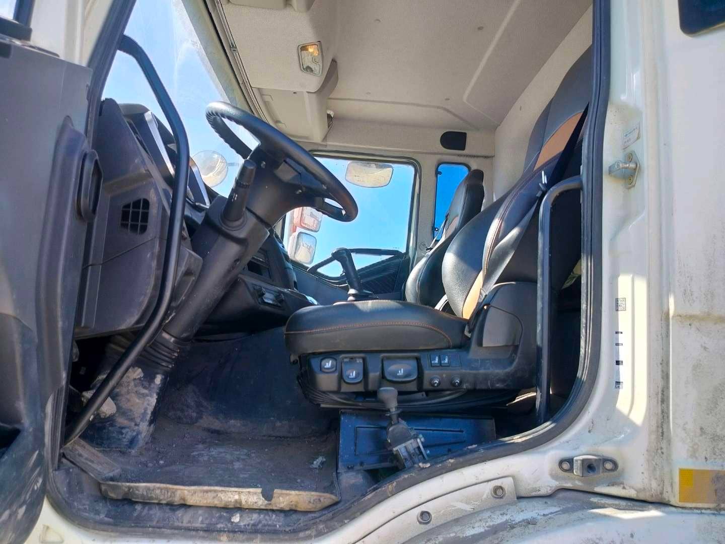 FAW CA3310P66K24T4E5 8х4,  99 532 км, 2023 года в лизинг