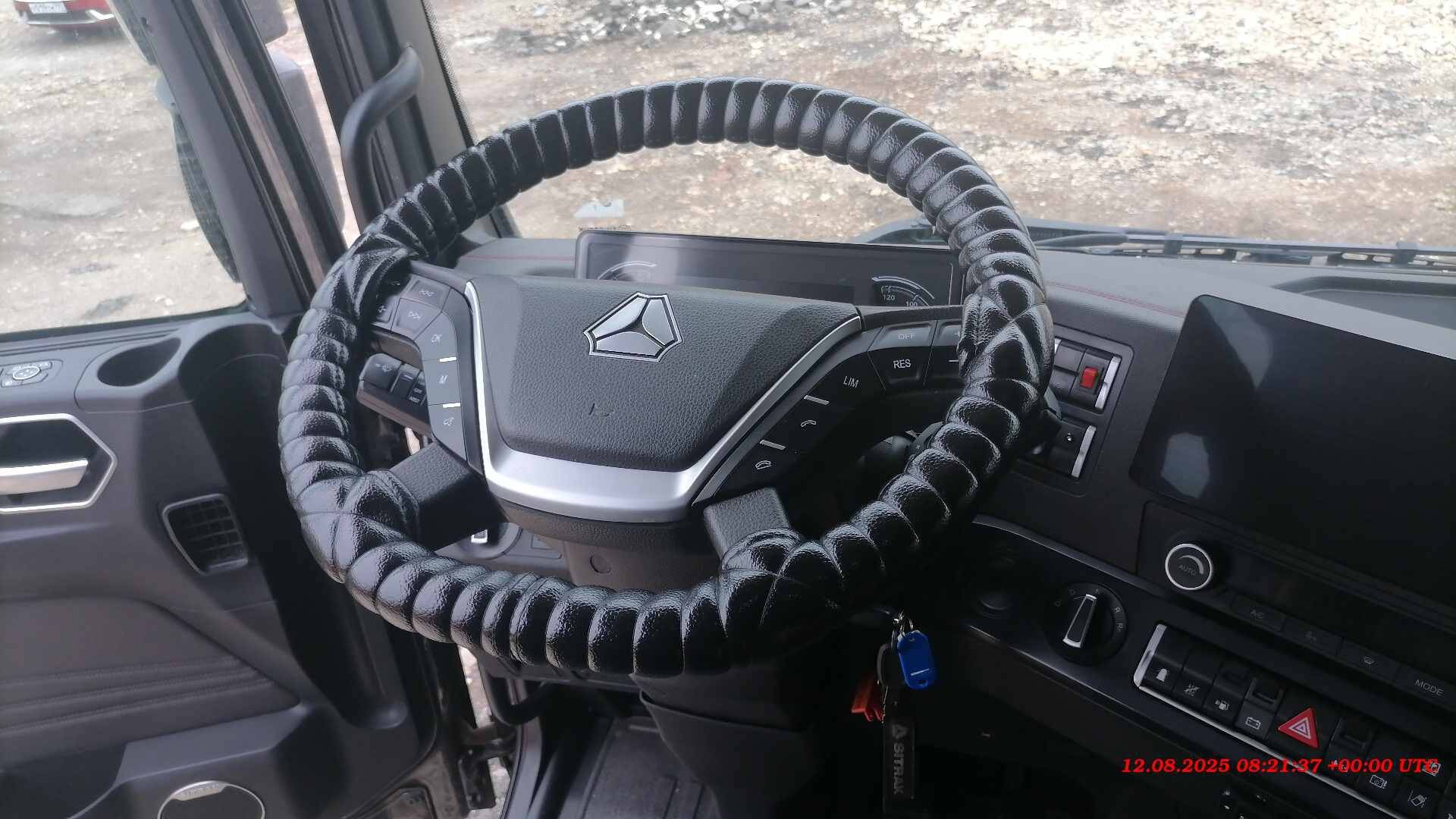 SINOTRUK ZZ4257V324HF1B,  150 000 км, 2024 года в лизинг