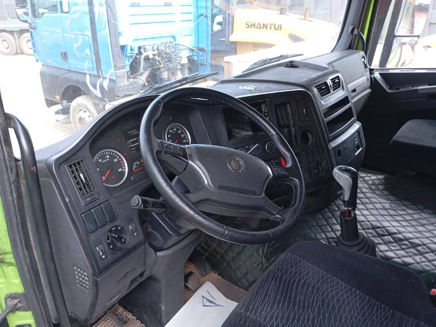Shacman SX331863366,  209 138 км, 2022 года в лизинг