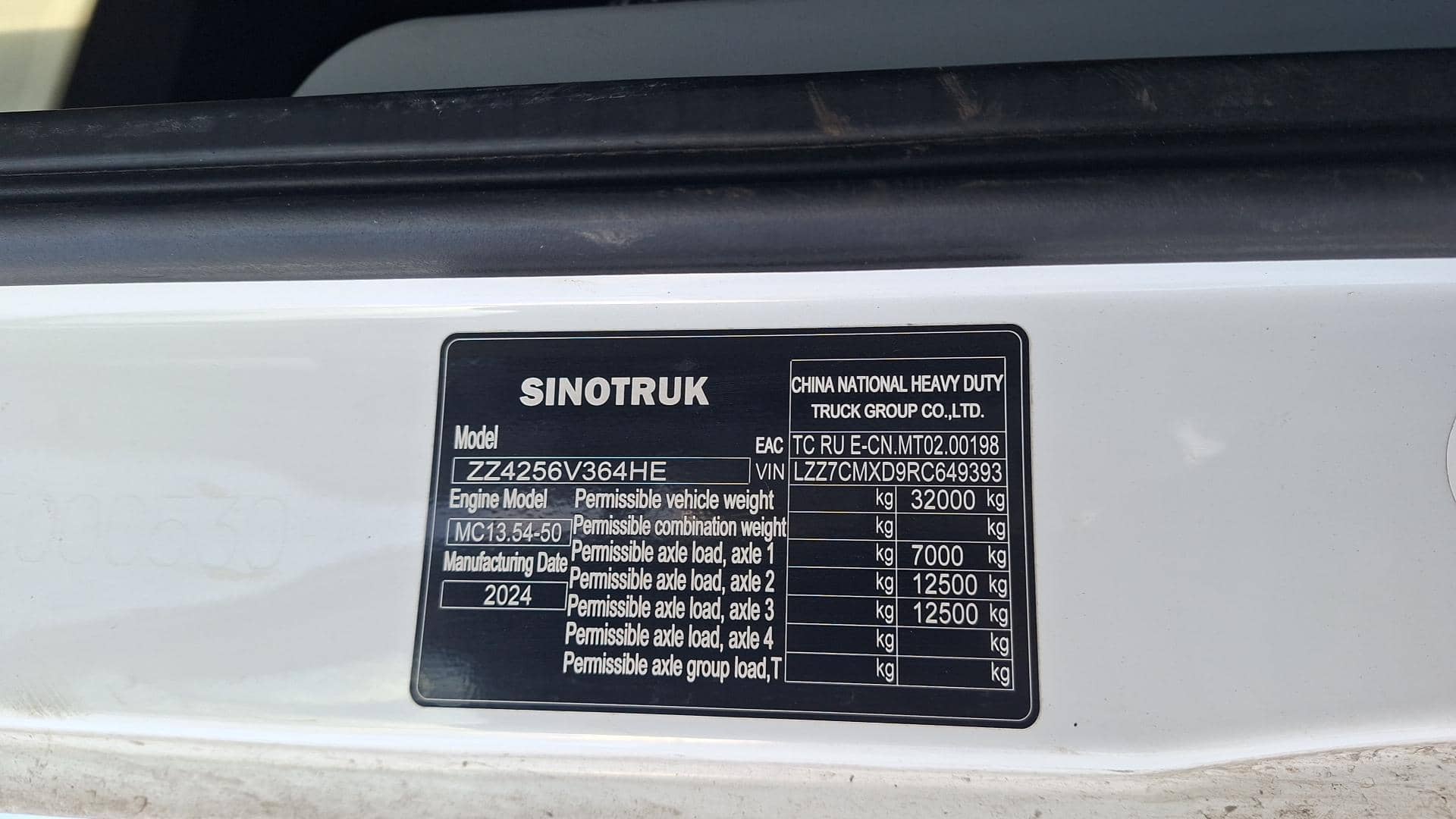 Sitrak С7Н 6×4 ZZ4256V364HE,  100 000 км, 2024 года в лизинг