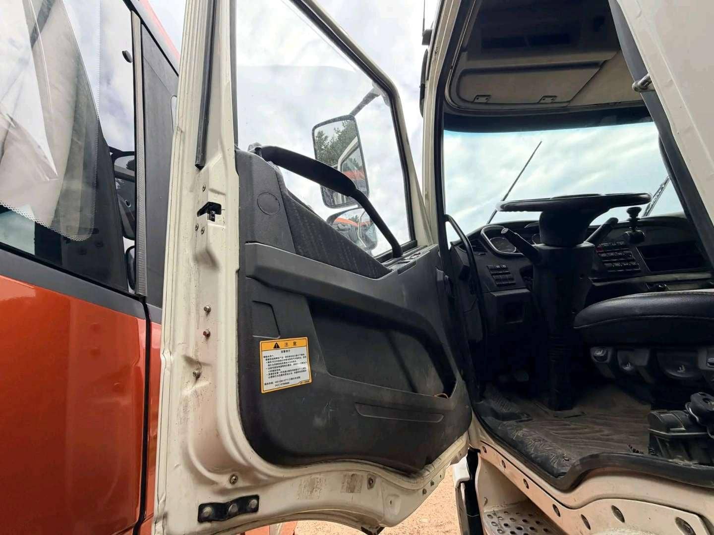 FAW CA3310P66K24T4E4 8x4 (E4),  200 000 км, 2023 года в лизинг