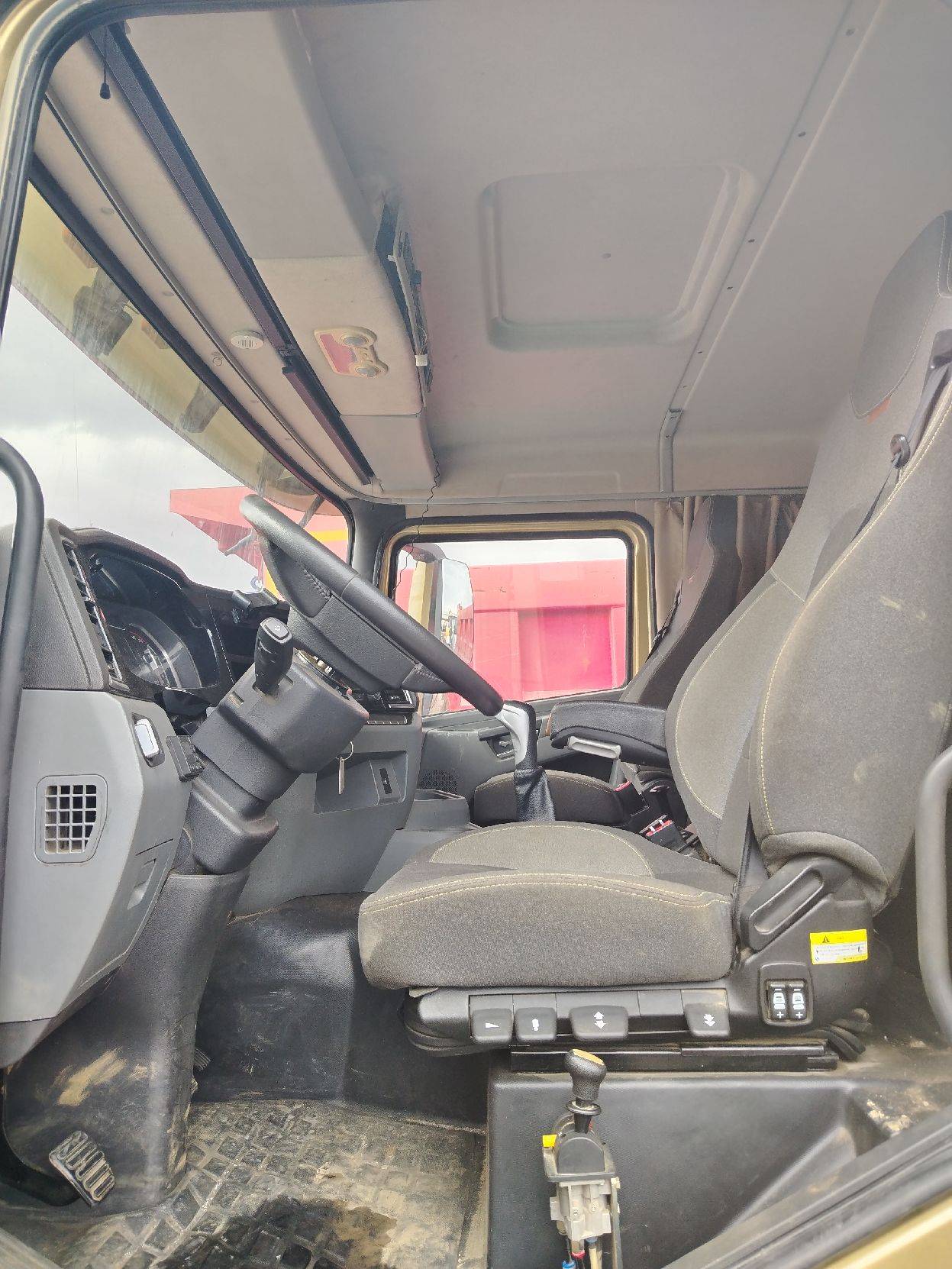 Shacman SX32586V384,  115 000 км, 2023 года