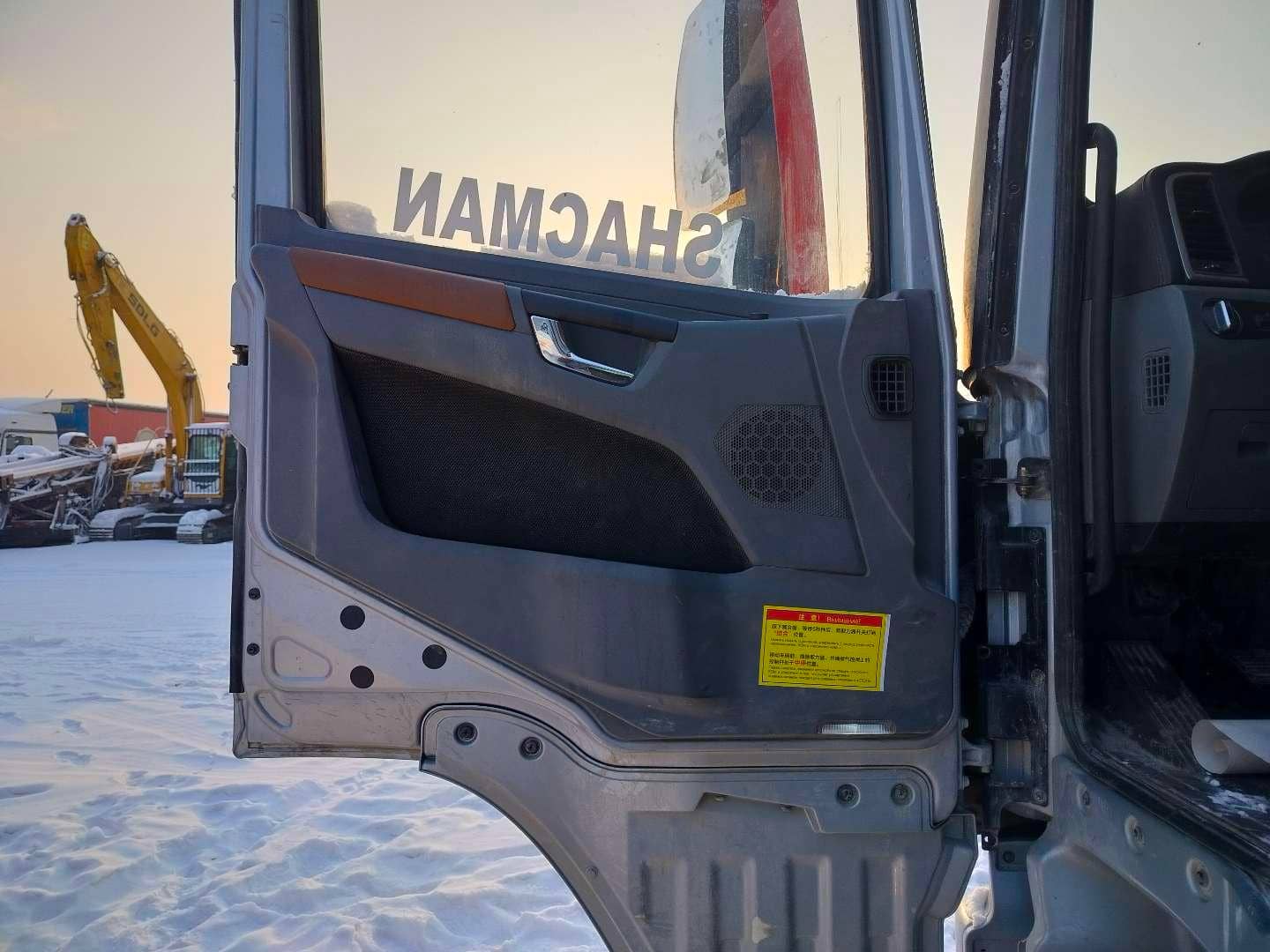 Shacman SX331863366 (скальный кузов),  78 564 км, 2024 года в лизинг