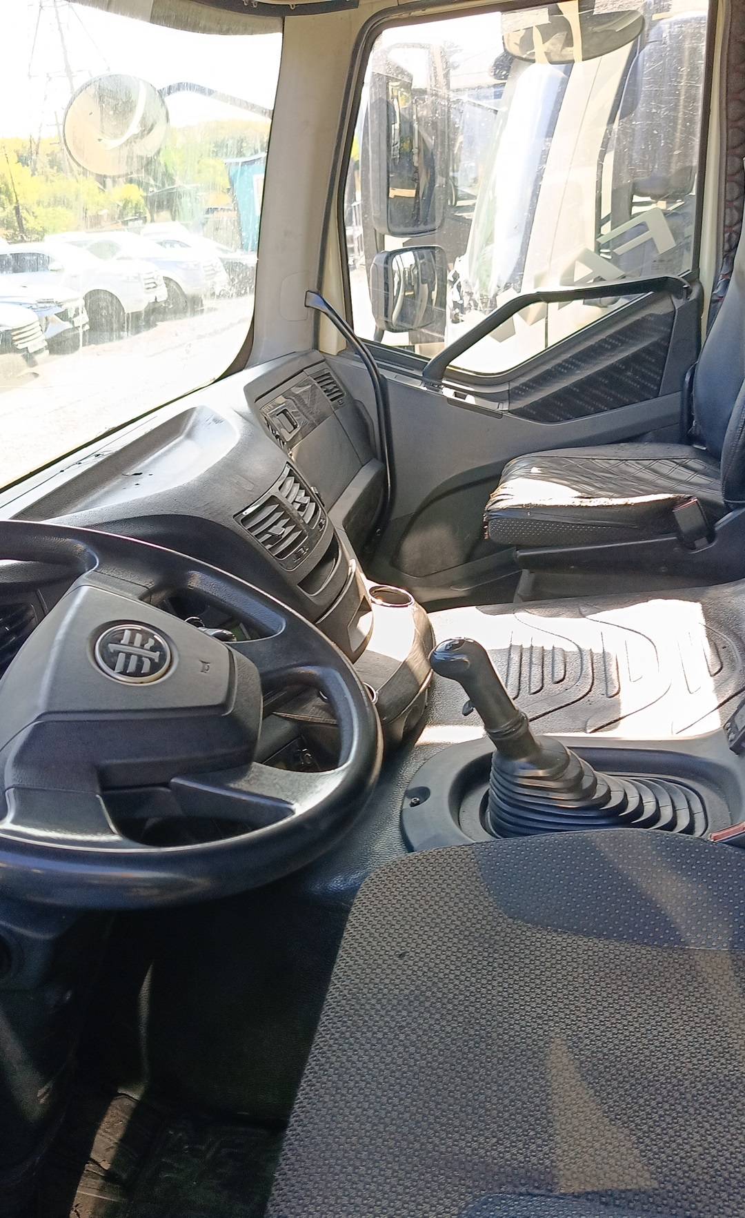 FAW CA3310P66K24T4E5 8х4,  322 468 км, 2022 года