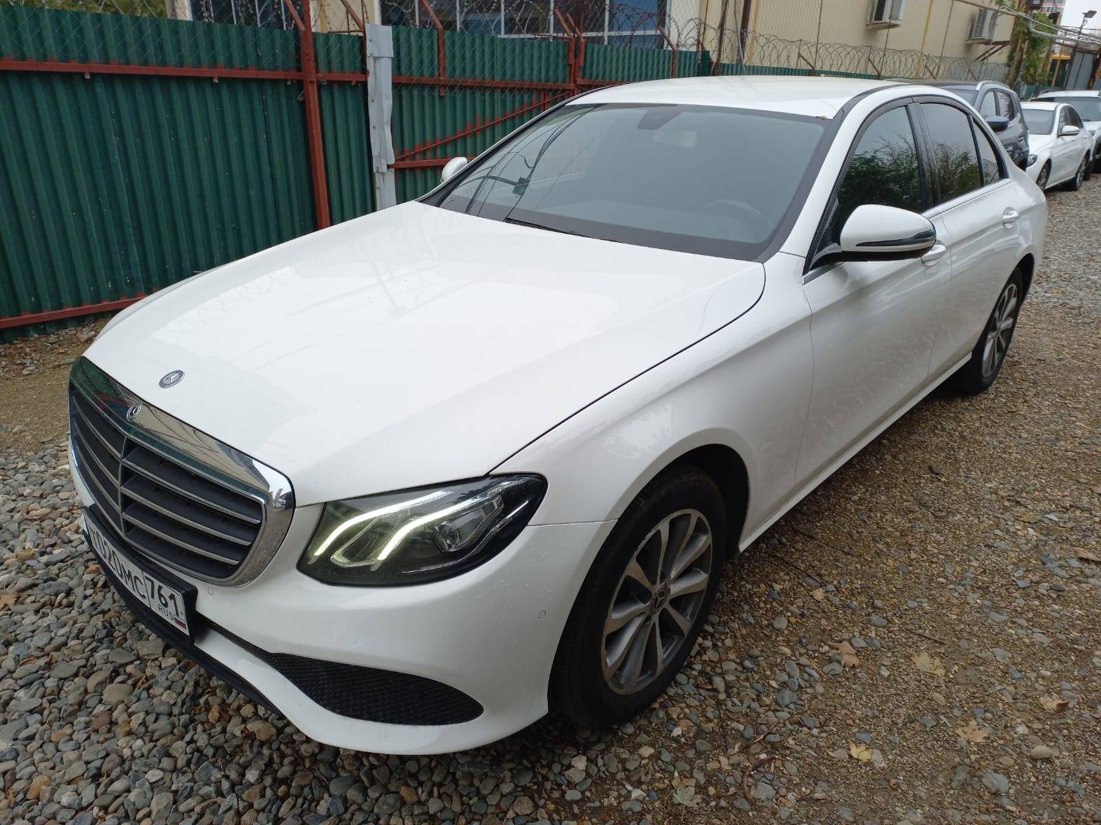 Mercedes-Benz E седан