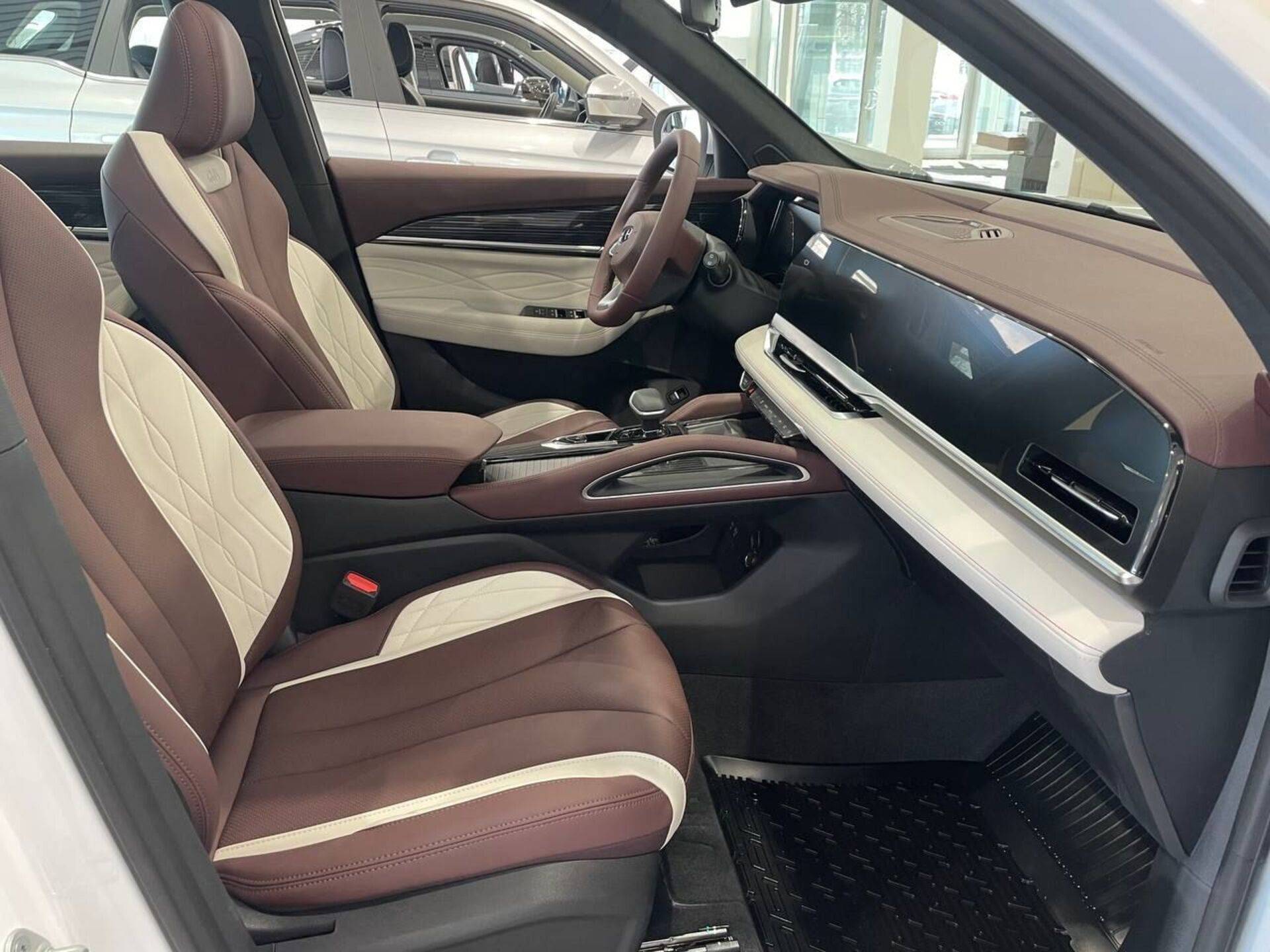 Geely Monjaro Flagship 2.0T (238 hp) 8AT 4WD