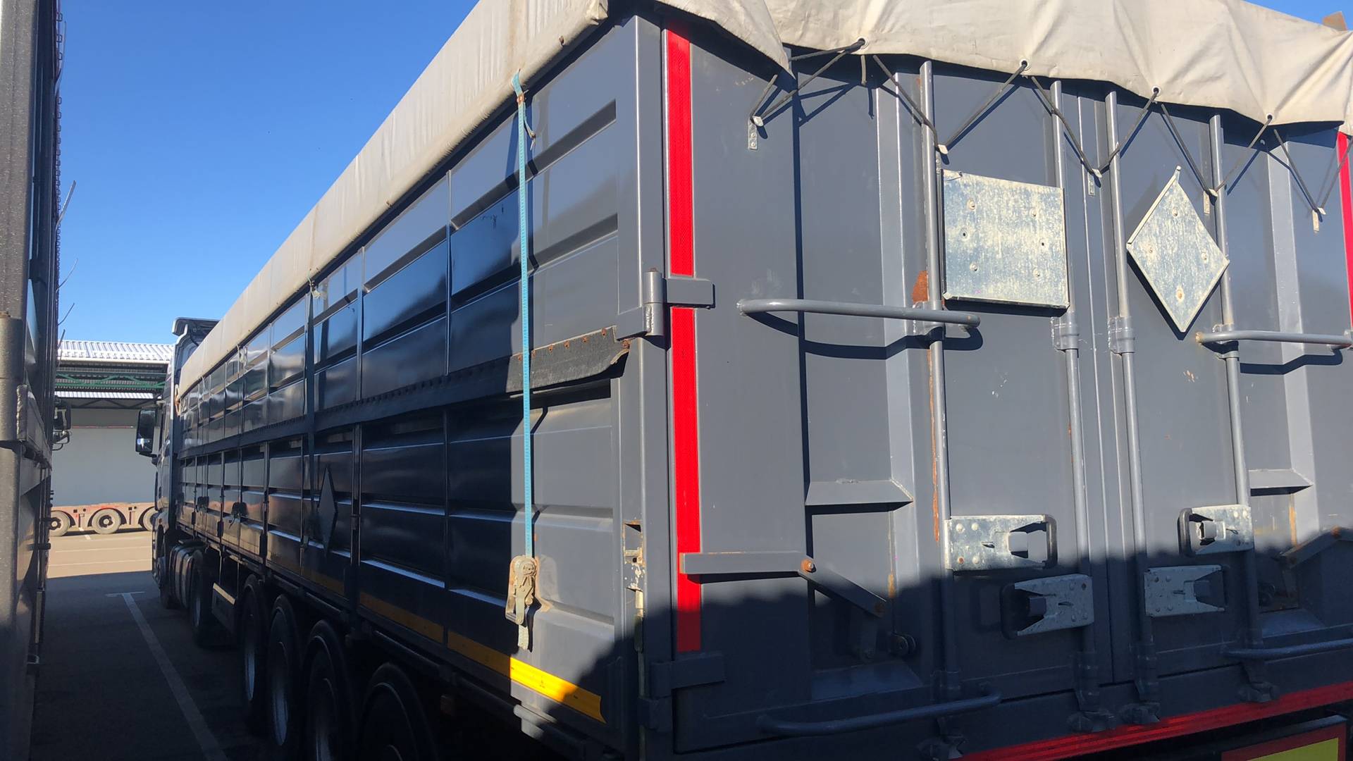 Донтрейлер 864955-2, 2023 года в лизинг