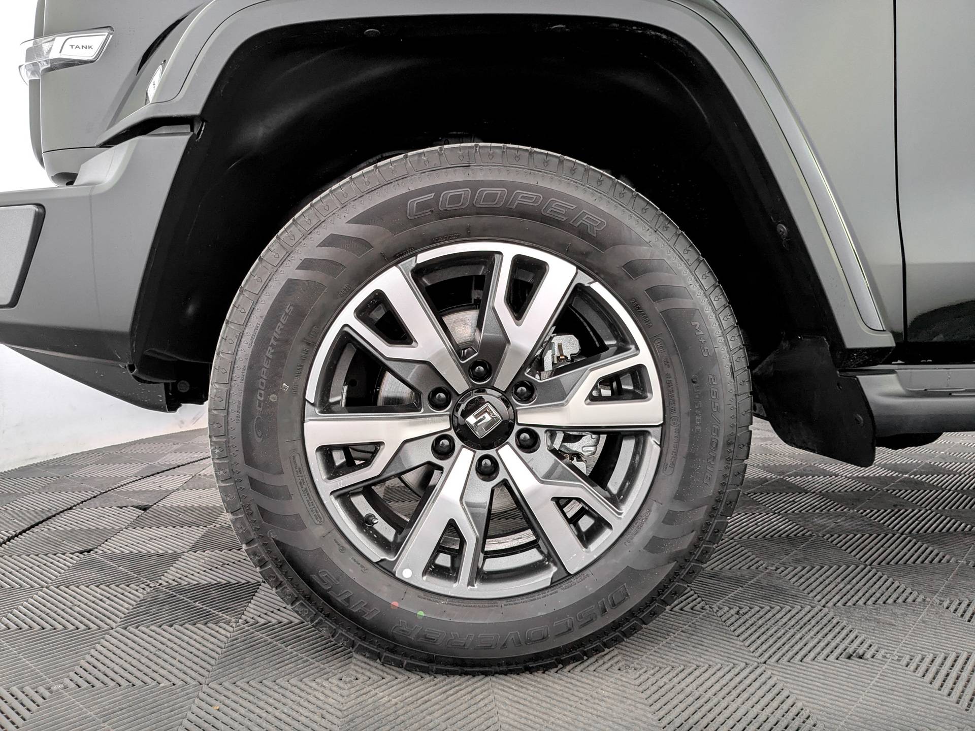 Tank 300 City Adventure 2.0 8AT 4WD