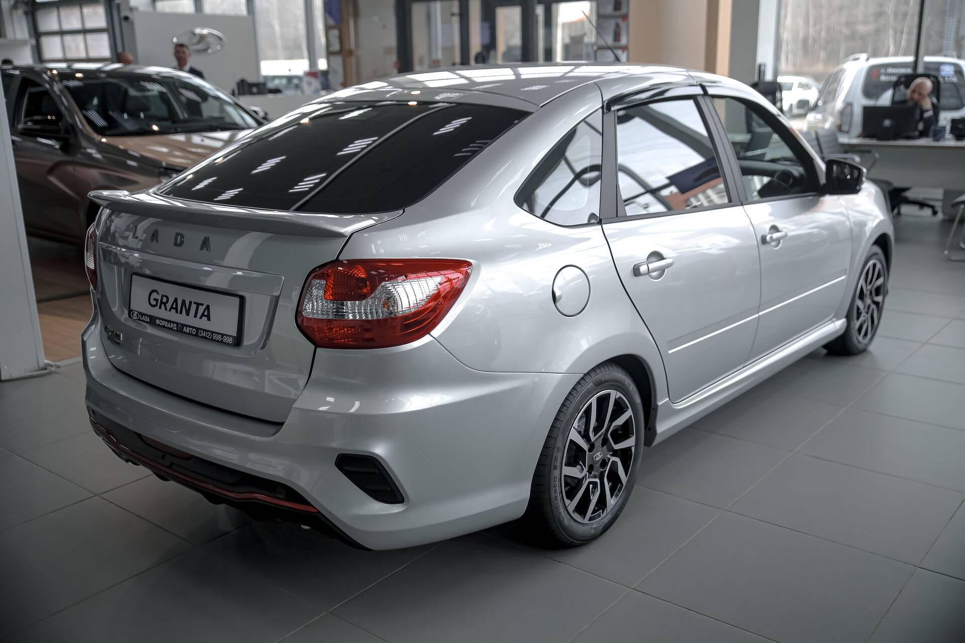 Lada Granta Sportline седан Comfort 24 1.6 106hp 5MT