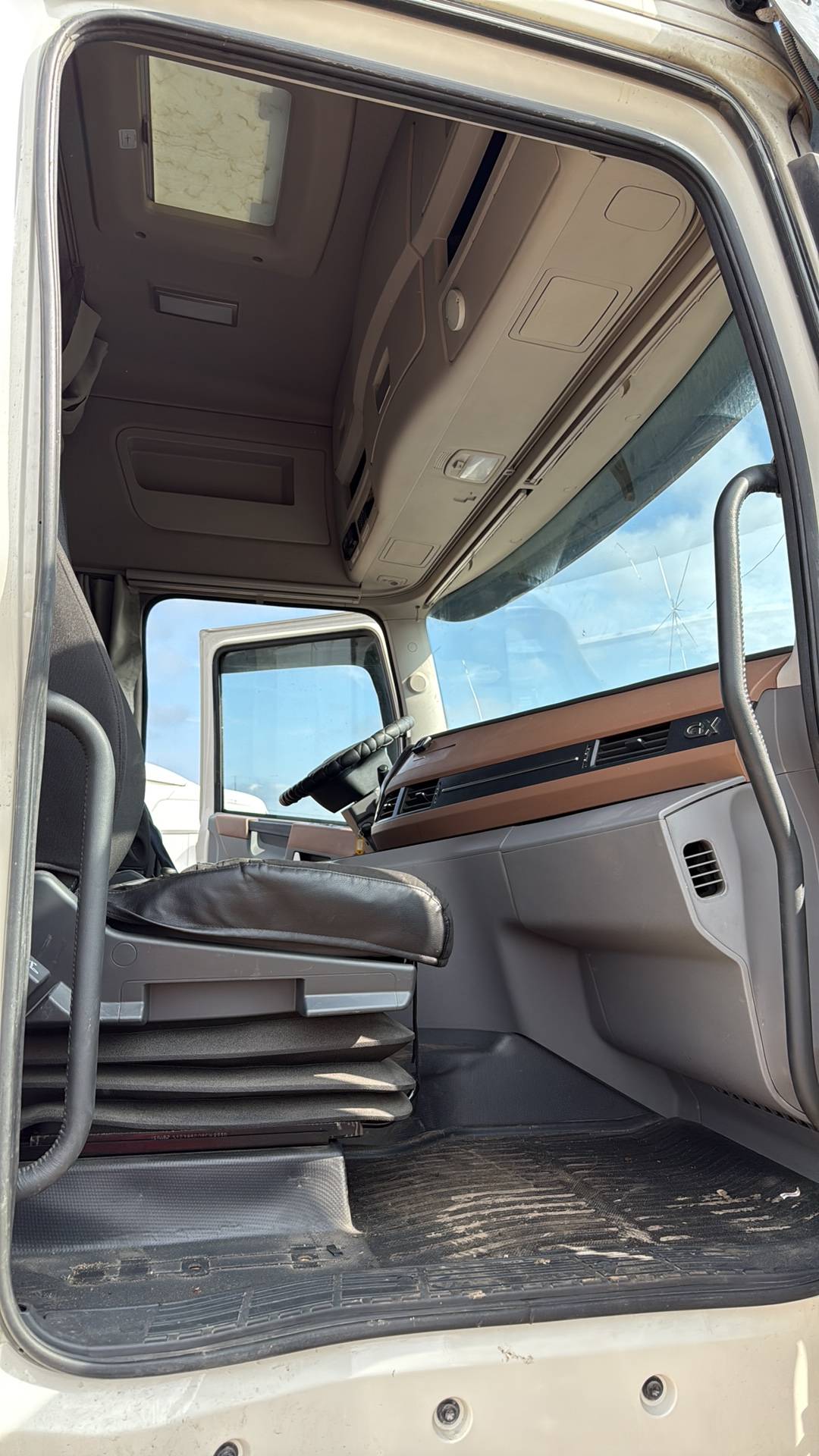 DongFeng DFH4180 4x2,  405 706 км, 2023 года в лизинг