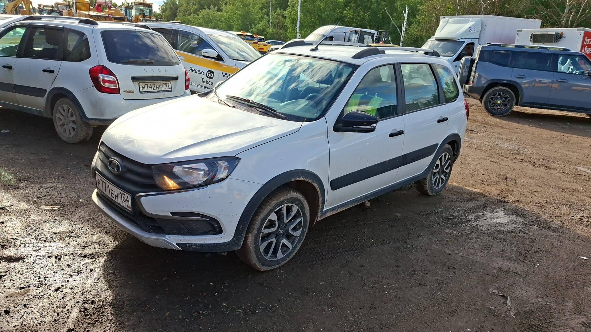 Lada Granta Кросс,  54 927 км, 2023 года в лизинг
