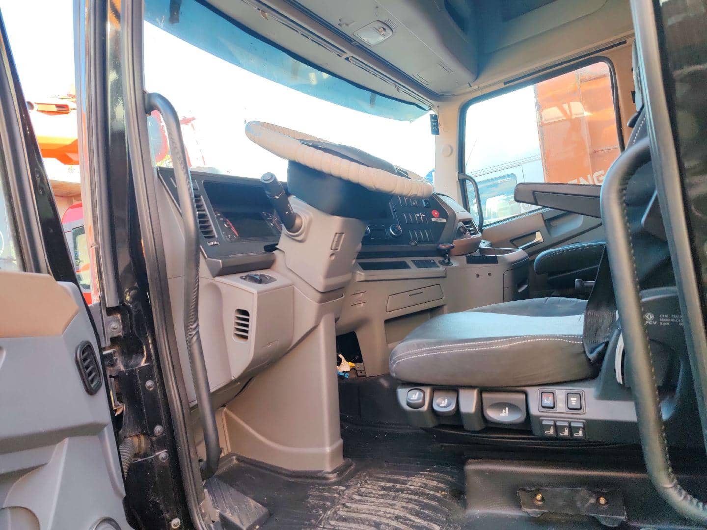 DongFeng GX DFH4180 4x2,  224 182 км, 2024 года в лизинг