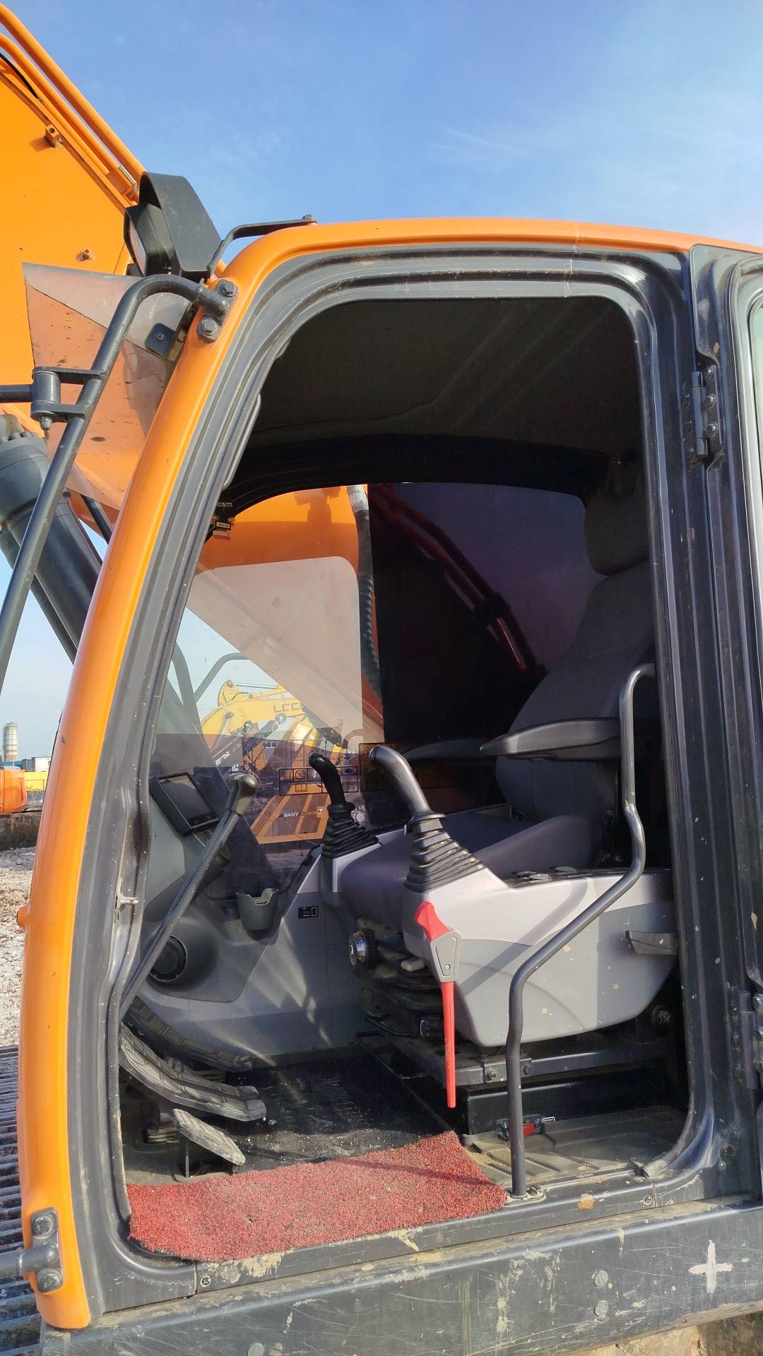 DOOSAN/DEVELON DX300LCA-7M,  2 867 км, 2023 года в лизинг