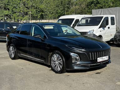 Hongqi E-QM5