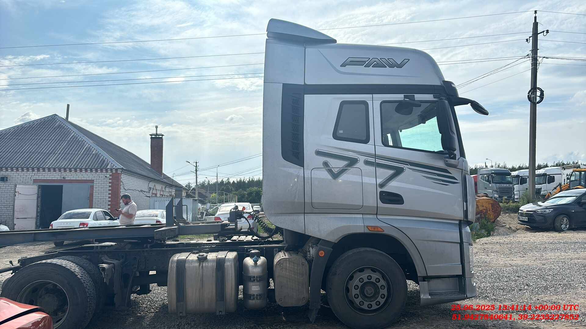 FAW CA4180P77K25E5 4x2,  122 413 км, 2023 года в лизинг