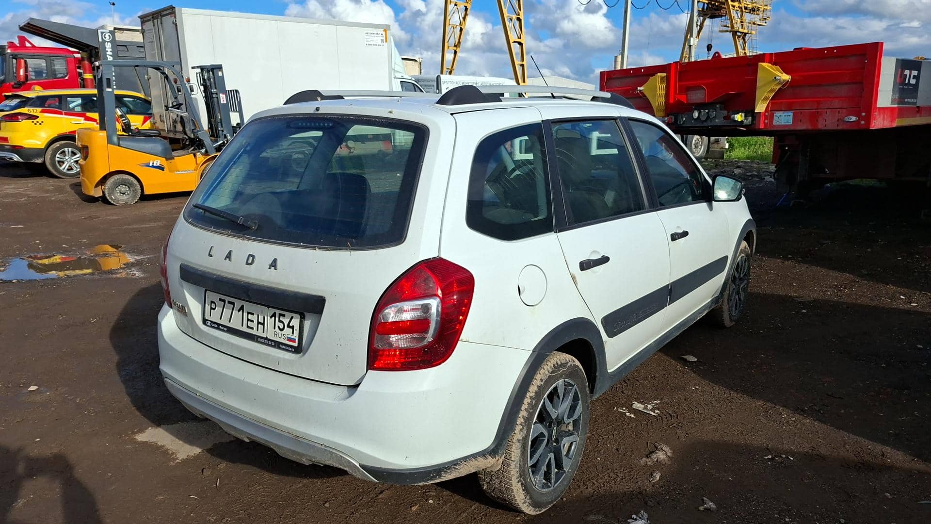 Lada Granta Кросс,  54 927 км, 2023 года в лизинг