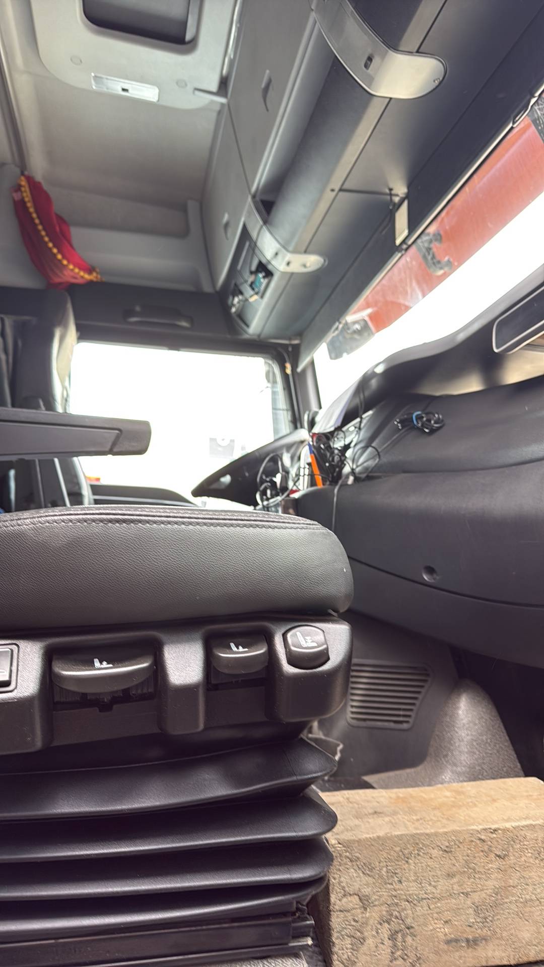 Sitrak C7H 4x2 ZZ4186V361HE,  174 308 км, 2023 года в лизинг