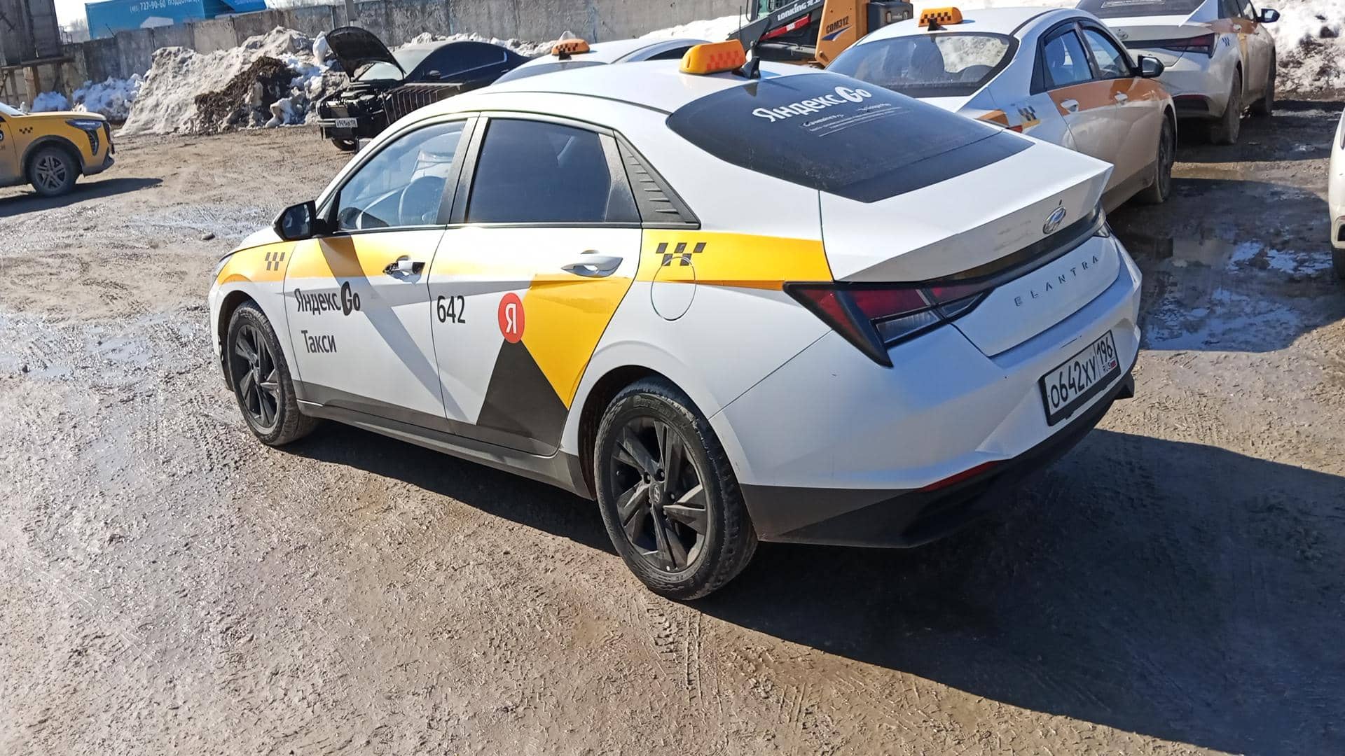 Hyundai Elantra,  121 561 км, 2023 года в лизинг
