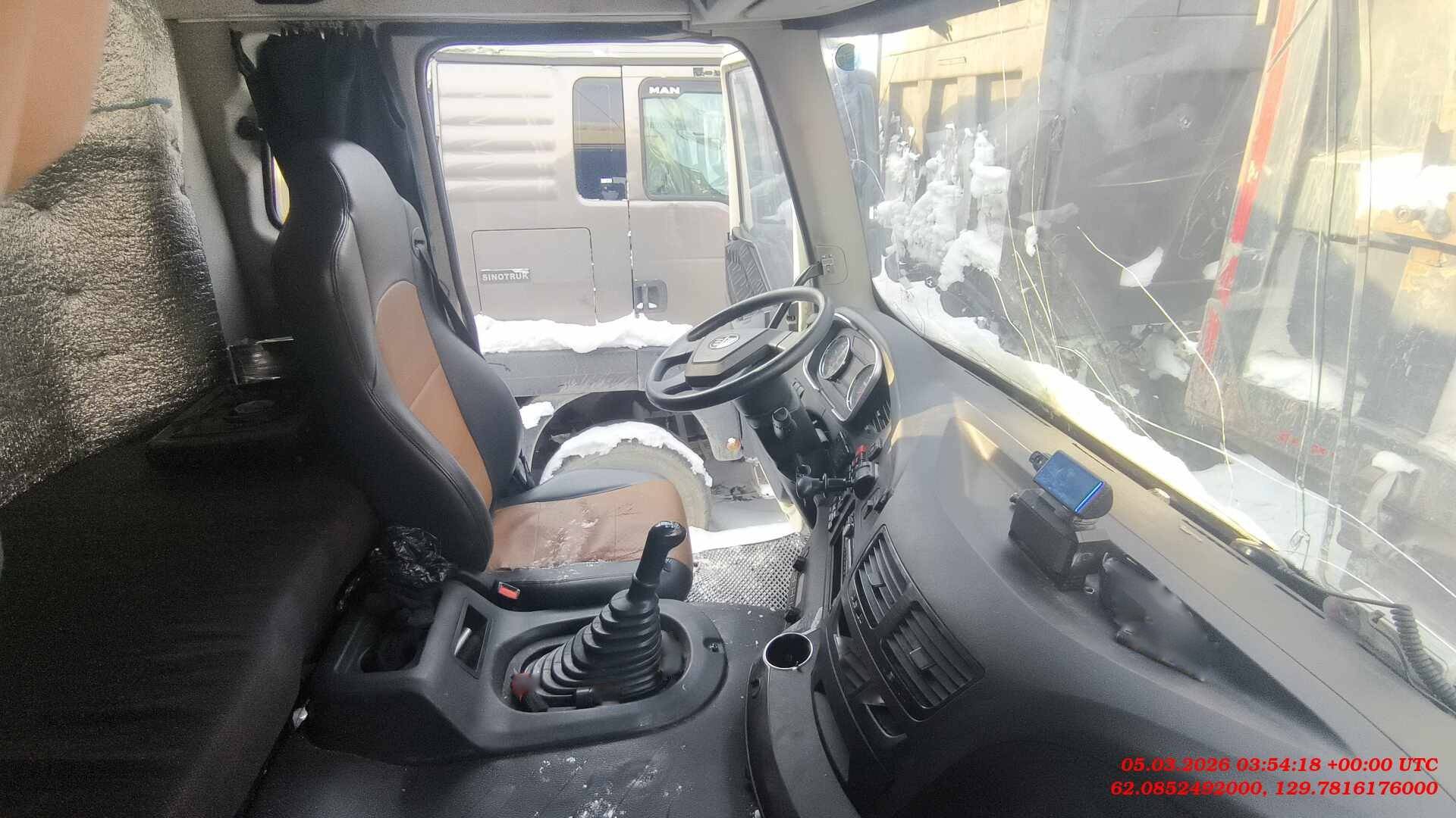 FAW CA3310P66K24T4E5 8х4,  104 195 км, 2022 года