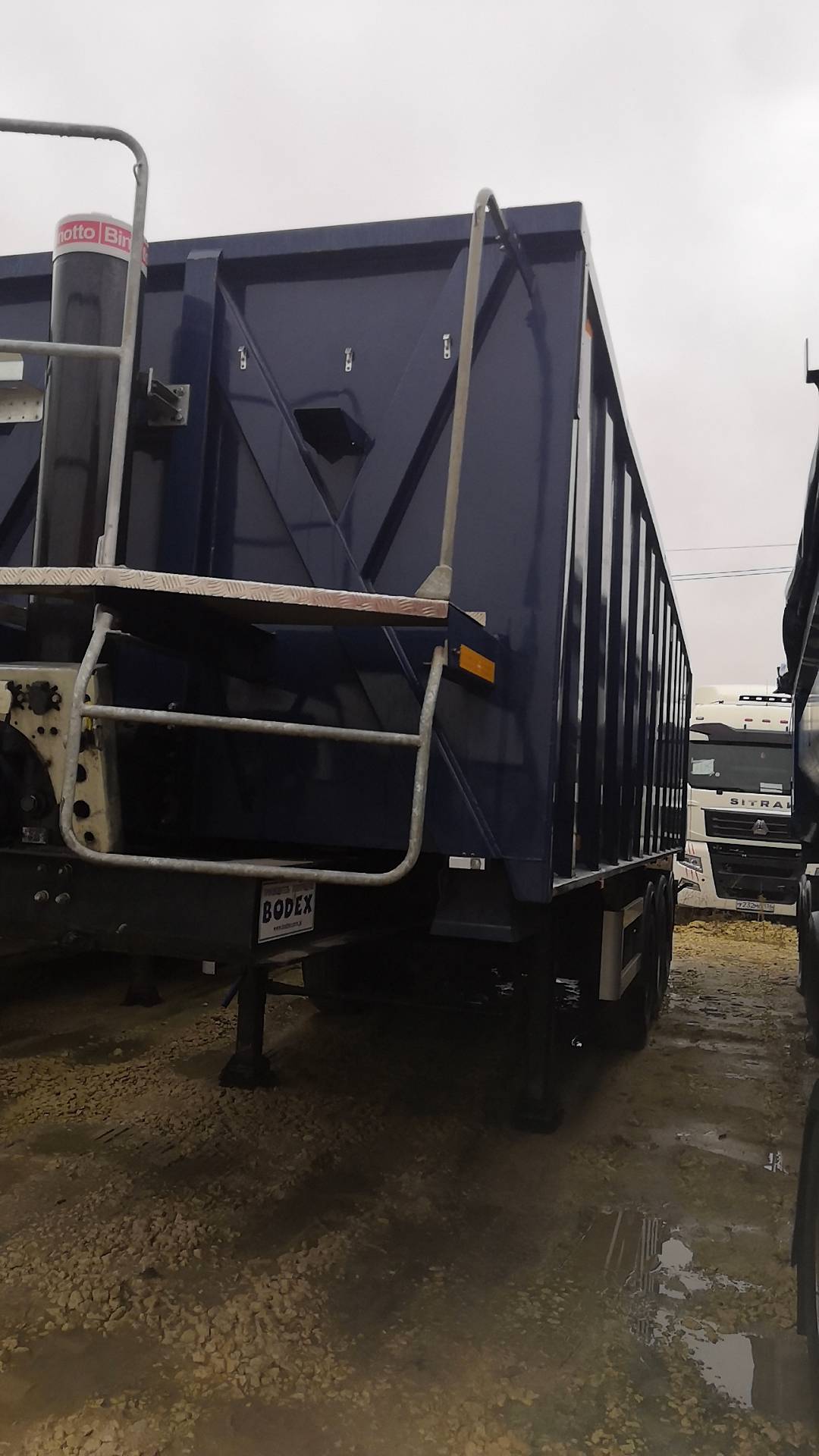 BODEX Самосвальный KIS 3WS1 33-35 м³