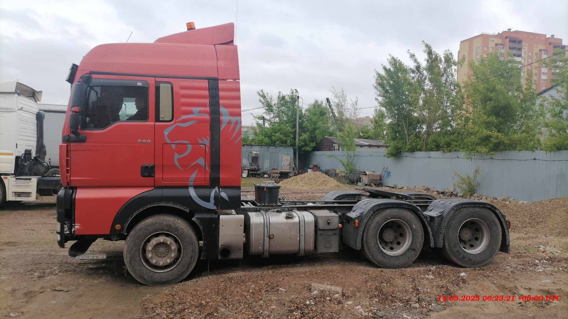Sitrak С7Н MAX 6×4 ZZ4256V364HE,  318 587 км, 2022 года в лизинг